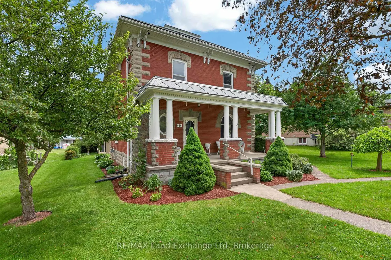 484 Queen Street photo 2