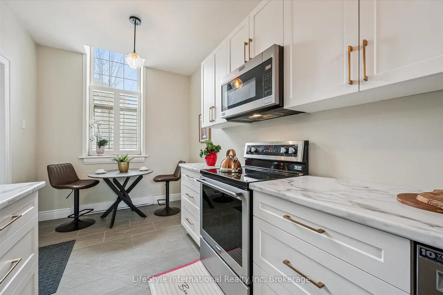 196 Arthur Street 6 photo 3