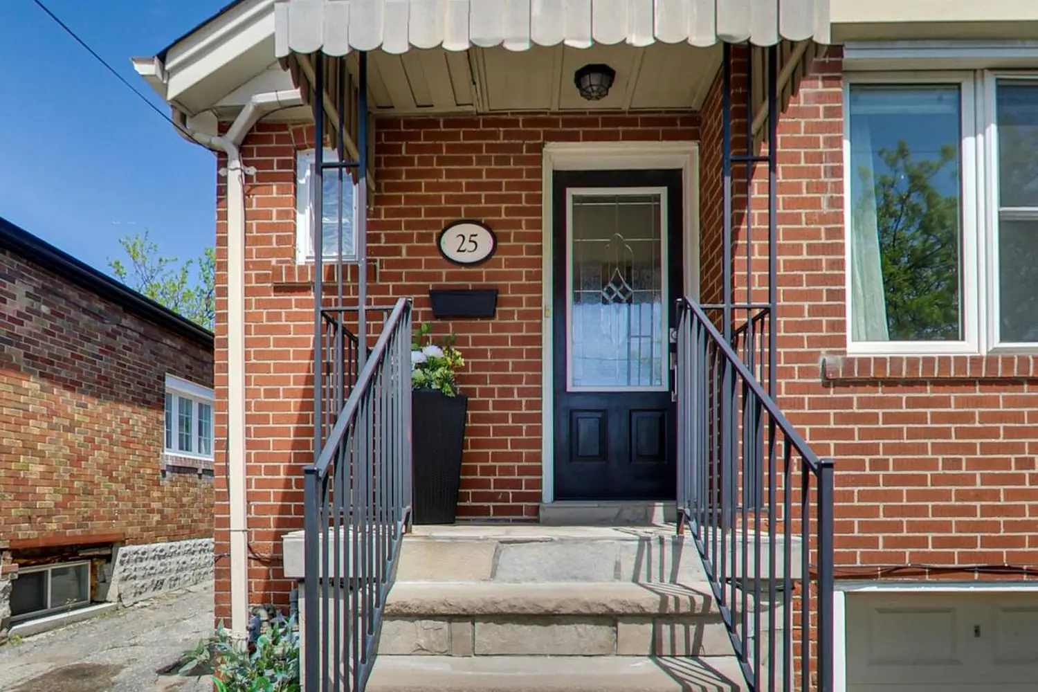 25 Ronald Avenue photo 2