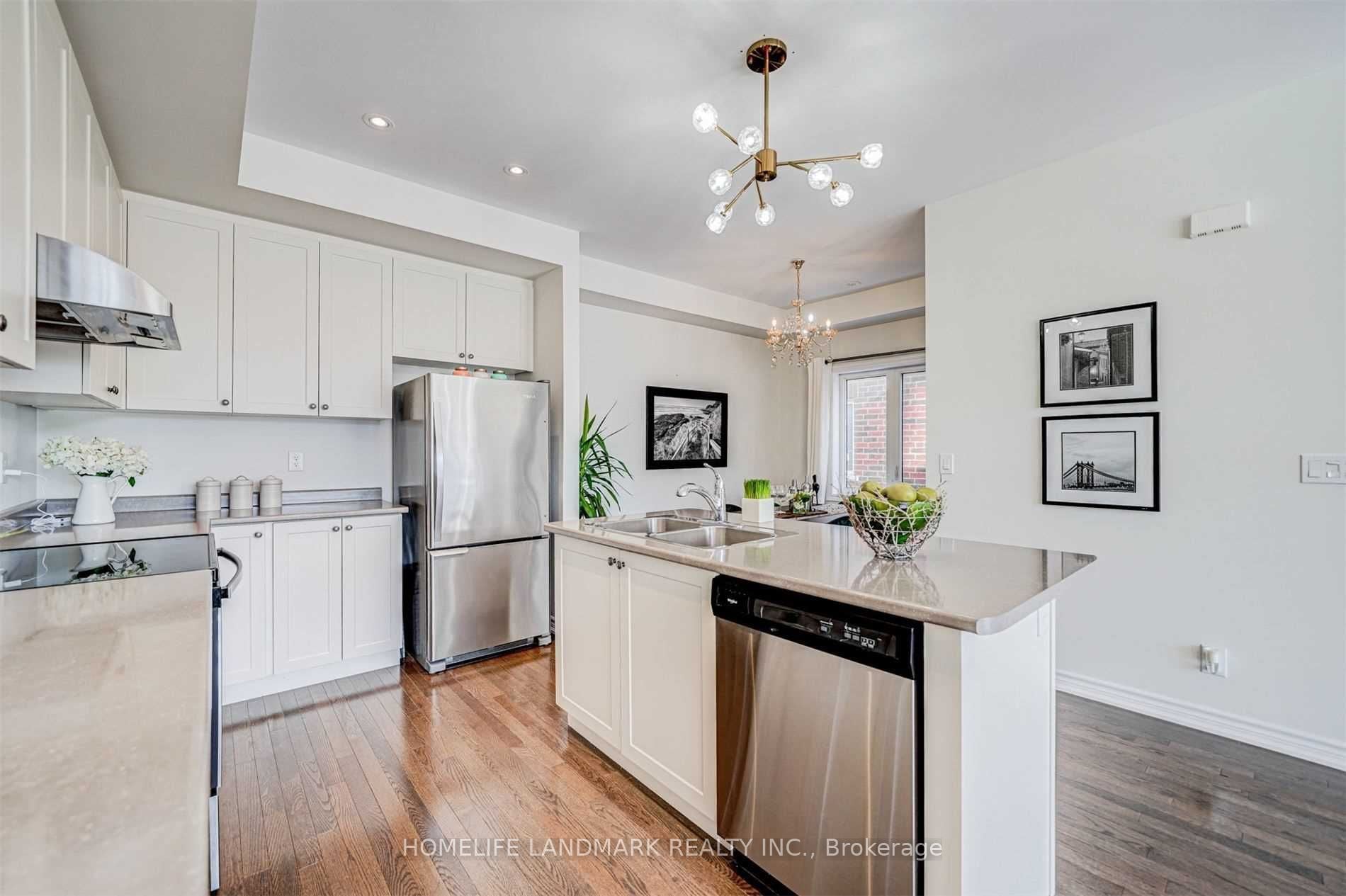 138 Alvin Pegg Drive, East Gwillimbury, ON, L9N 0R7