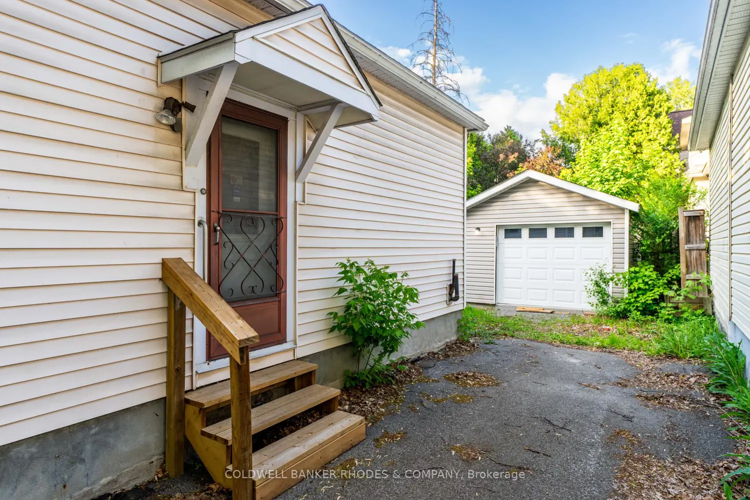 149 Sweetland Avenue photo 2
