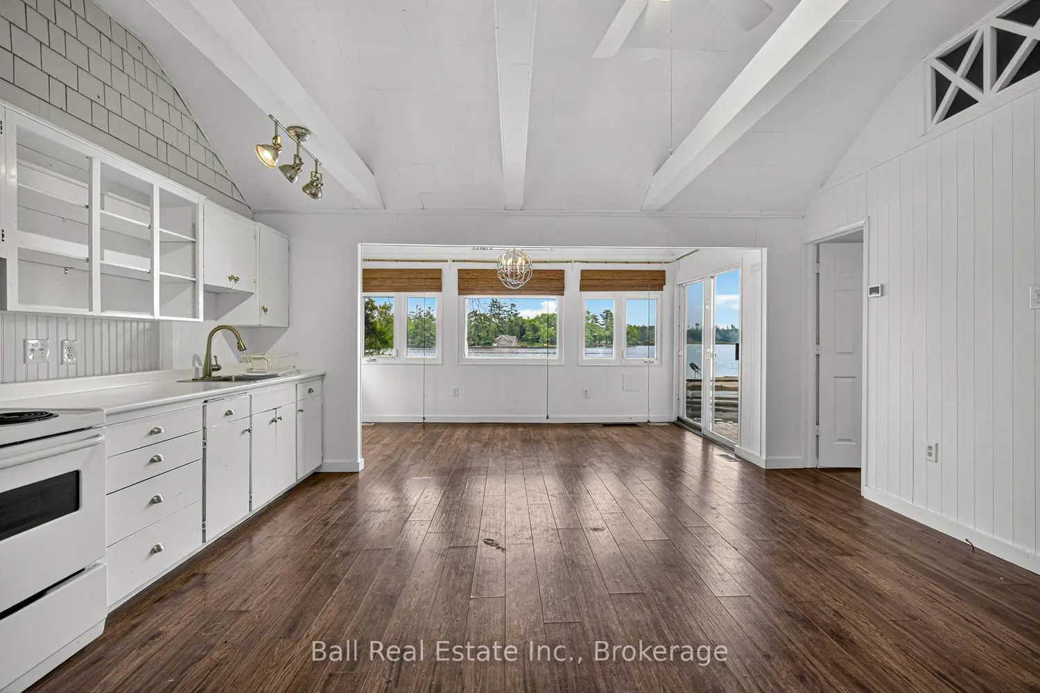 1832 - 1846 South Bay Shore Road photo 5