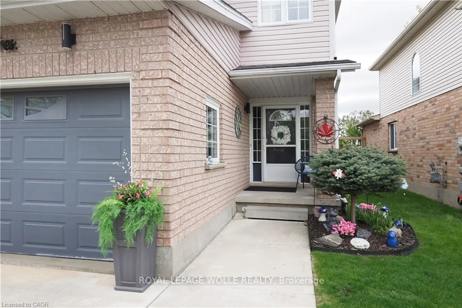 70 Queen Charlotte Crescent photo 2