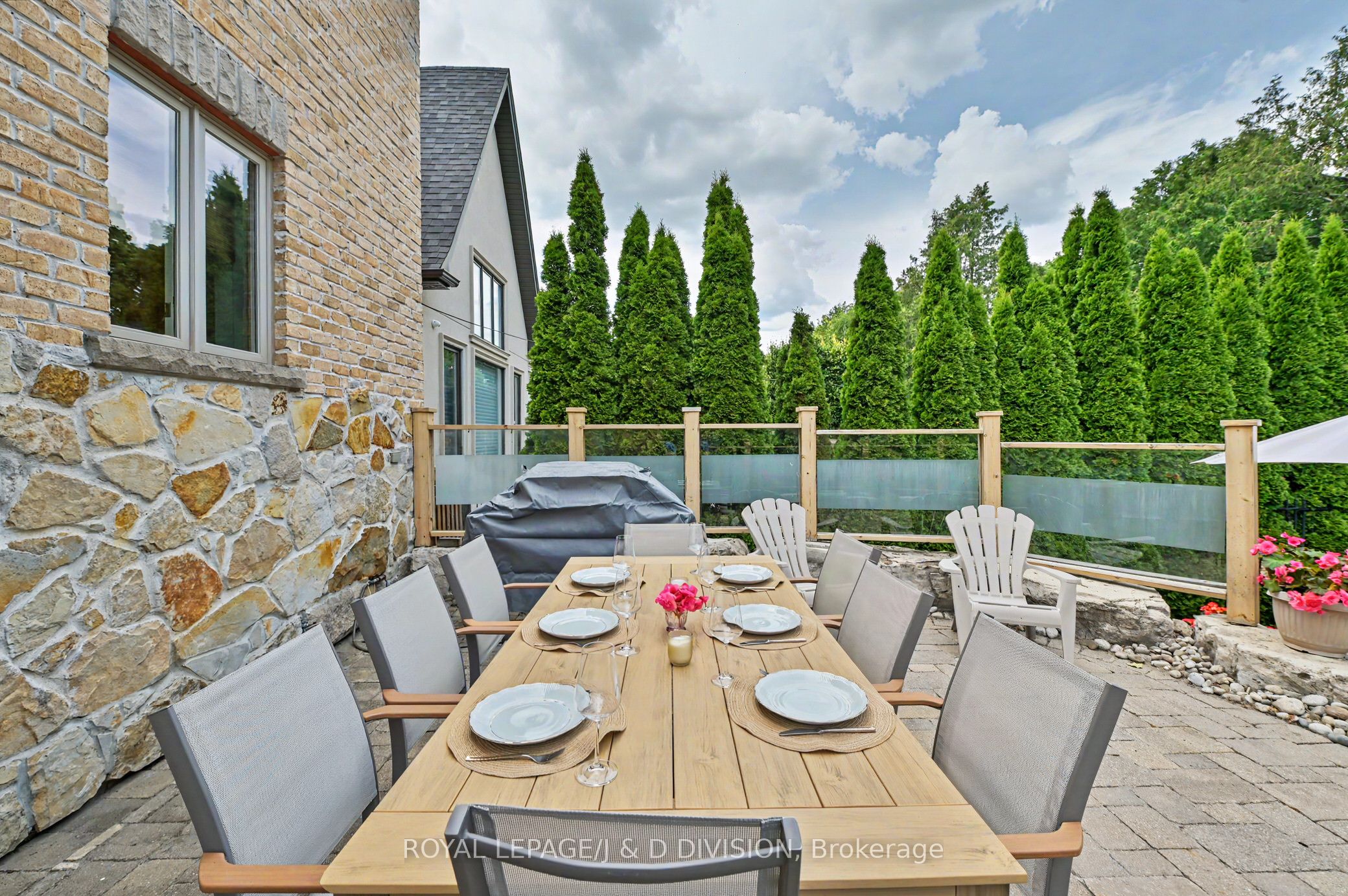 17 Agar Crescent, Toronto, ON, M9B 5A4 photo 3