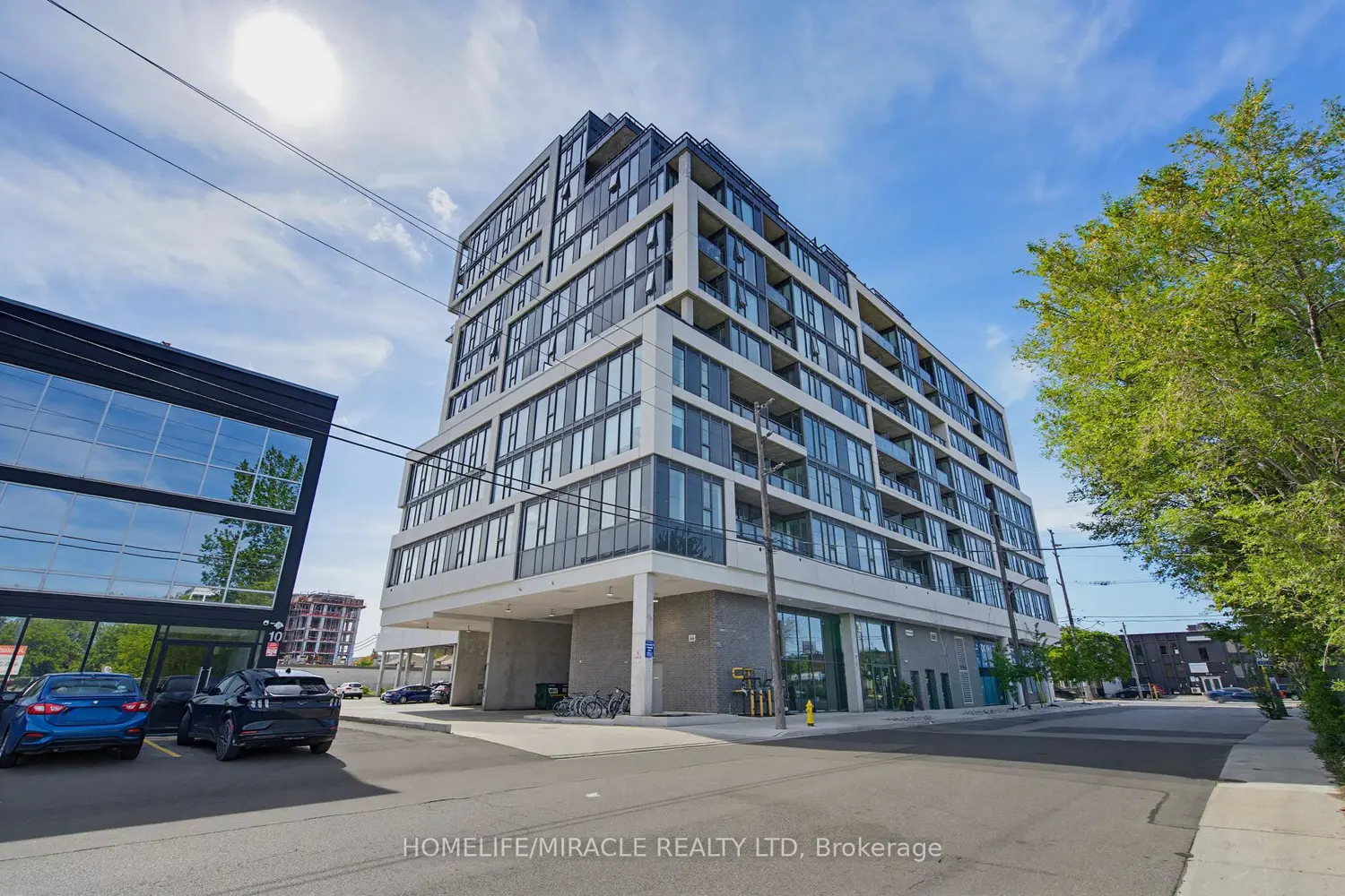 859 The Queensway 605