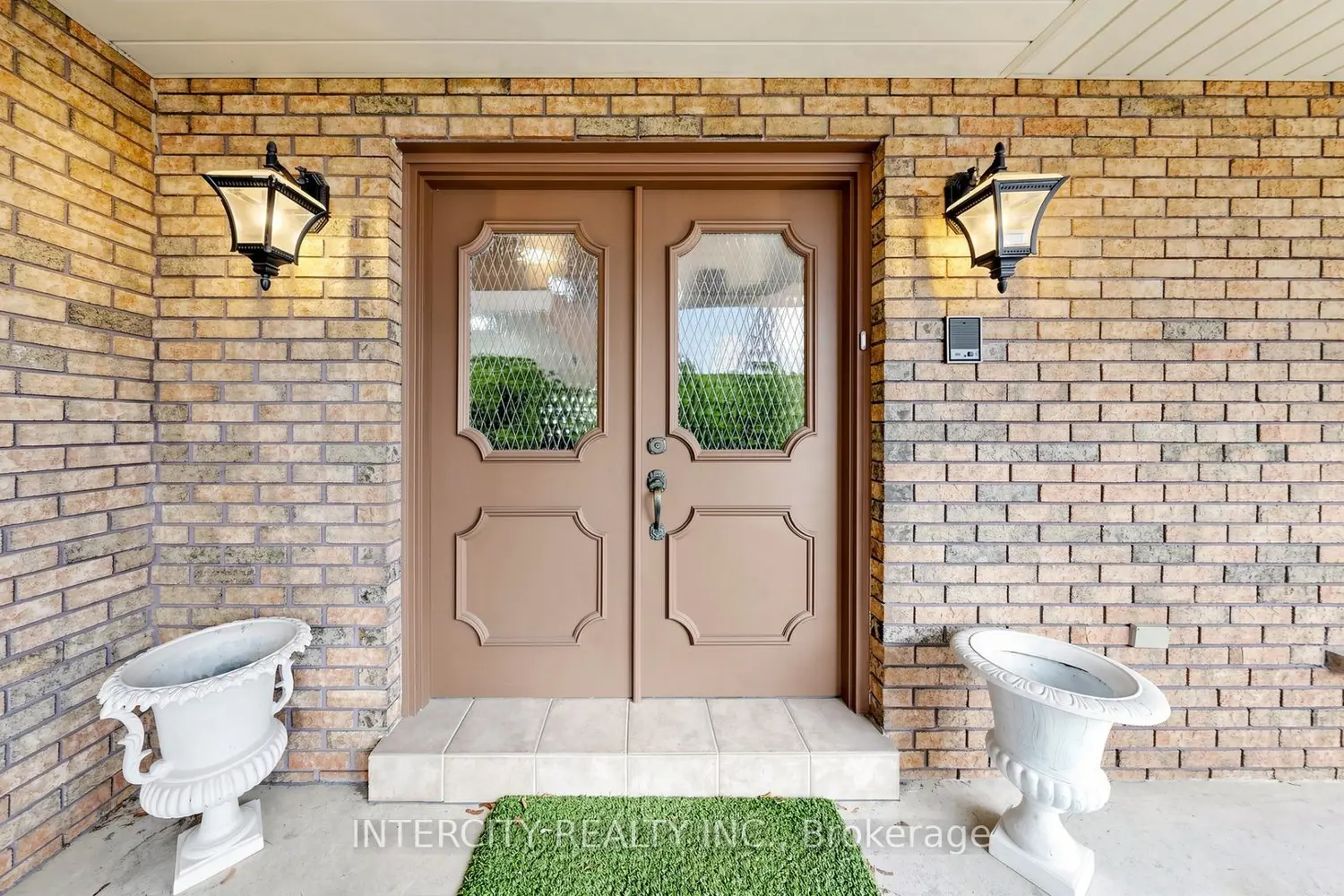 76 Spruce Avenue photo 2