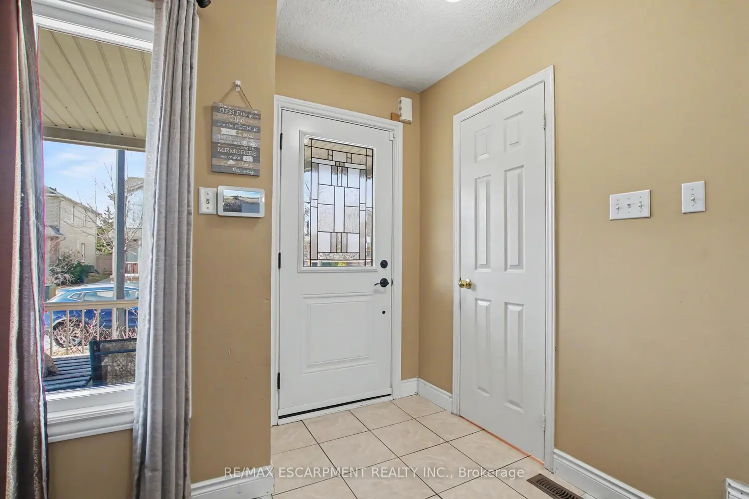 236 Fitzgerald Crescent photo 2
