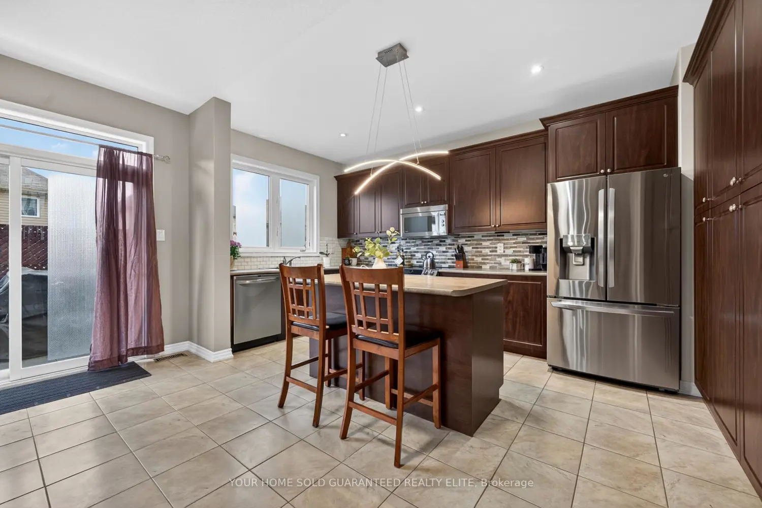 136 Whitwell Way photo 4