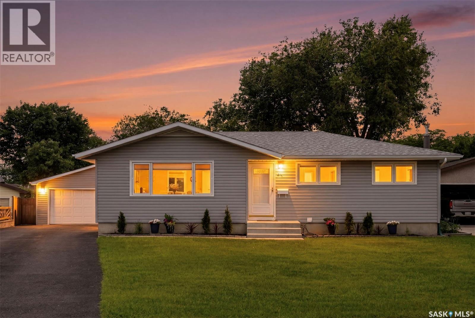 41 Klaehn Crescent, Saskatoon, SK, S7L4G4