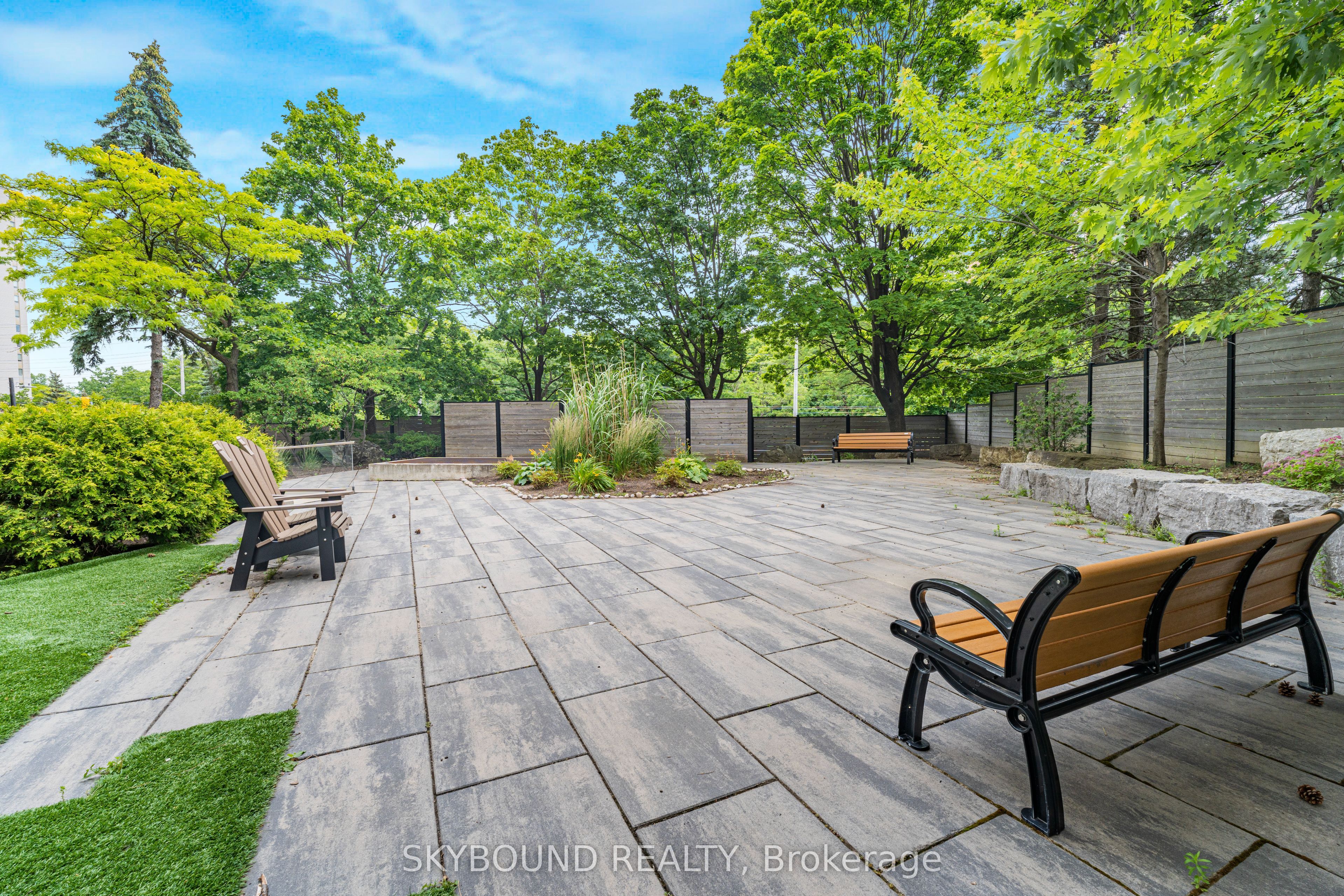 108-200 Robert Speck Parkway, Mississauga, ON, L4Z 1S3