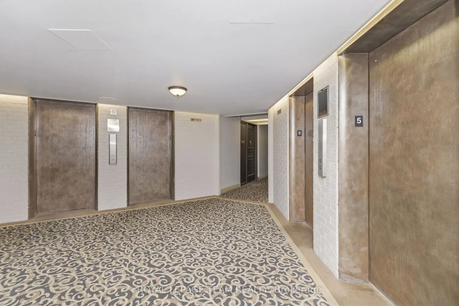 1081 Ambleside Drive 507 photo 2