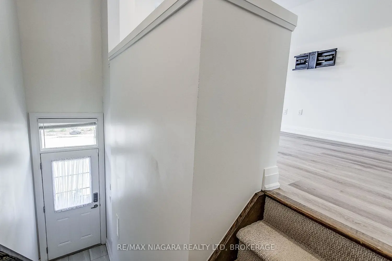 461 Blackburn Drive 58 photo 2