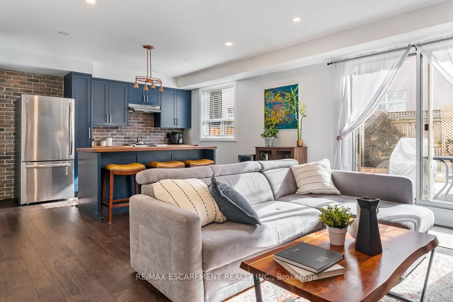 469 Claridge Road 5 photo 3