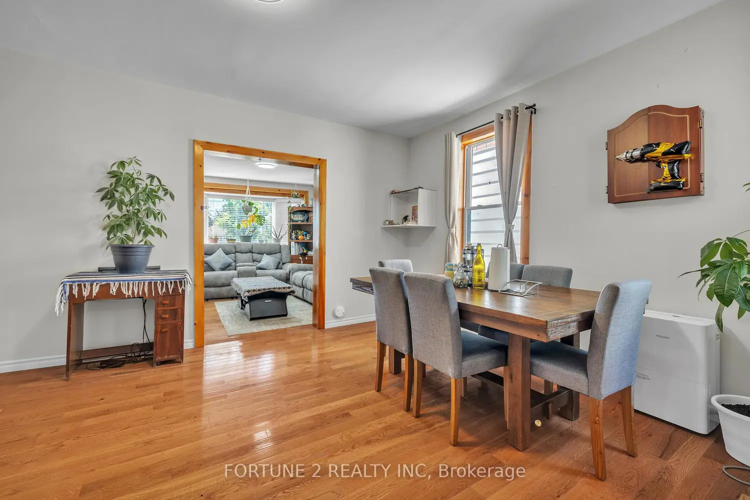 570 Pall Mall Street photo 2
