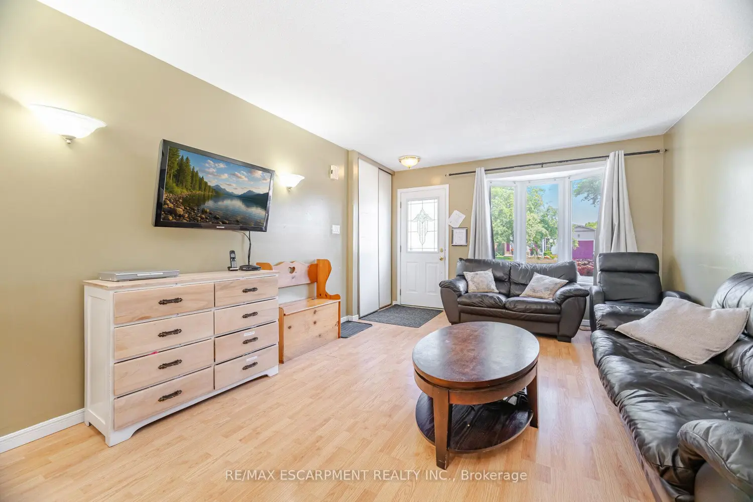 178 Athenia Drive photo 2