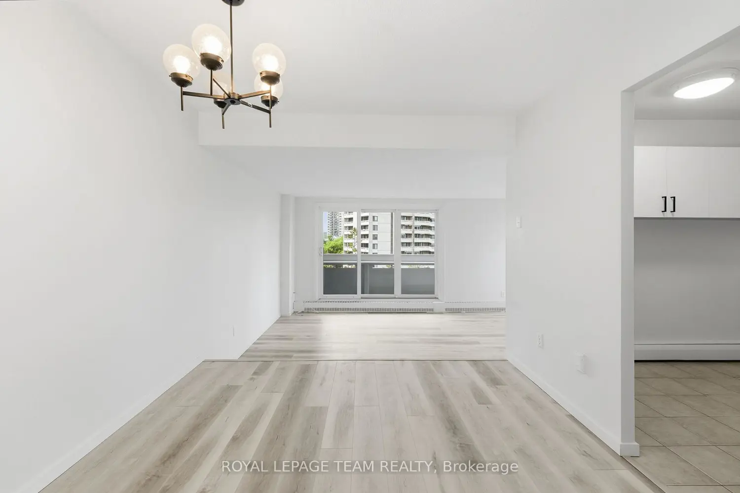 1081 Ambleside Drive 507 photo 3