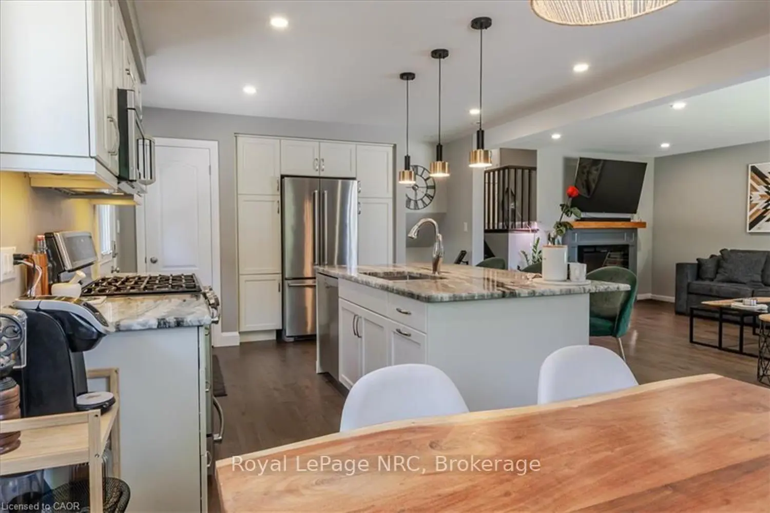 74 Greeningdon Drive photo 4