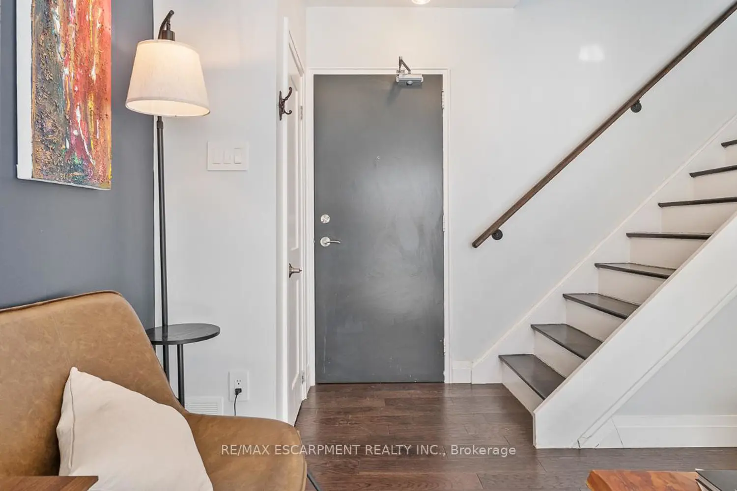 469 Claridge Road 5 photo 2