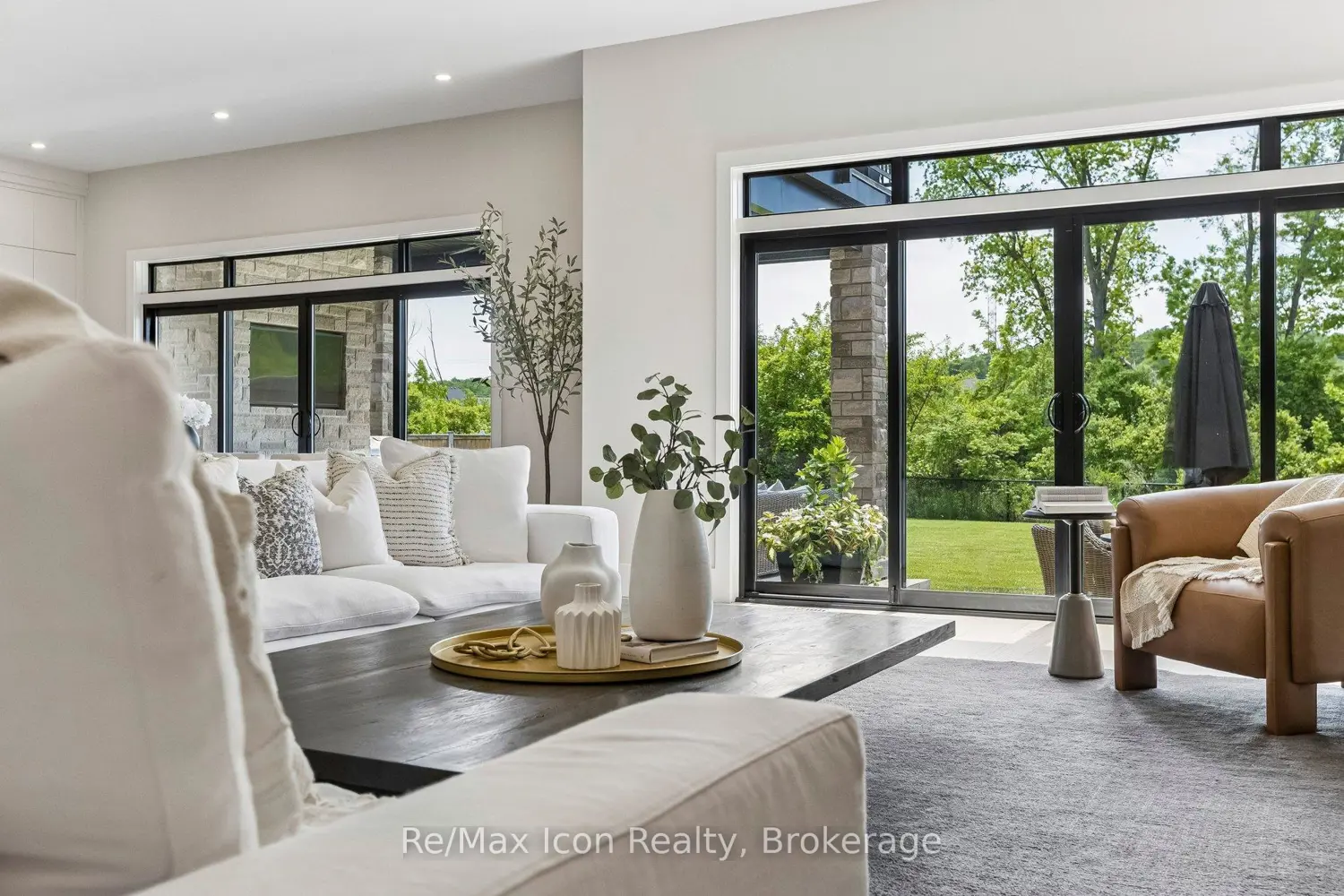 95 Pondcliffe Drive photo 4