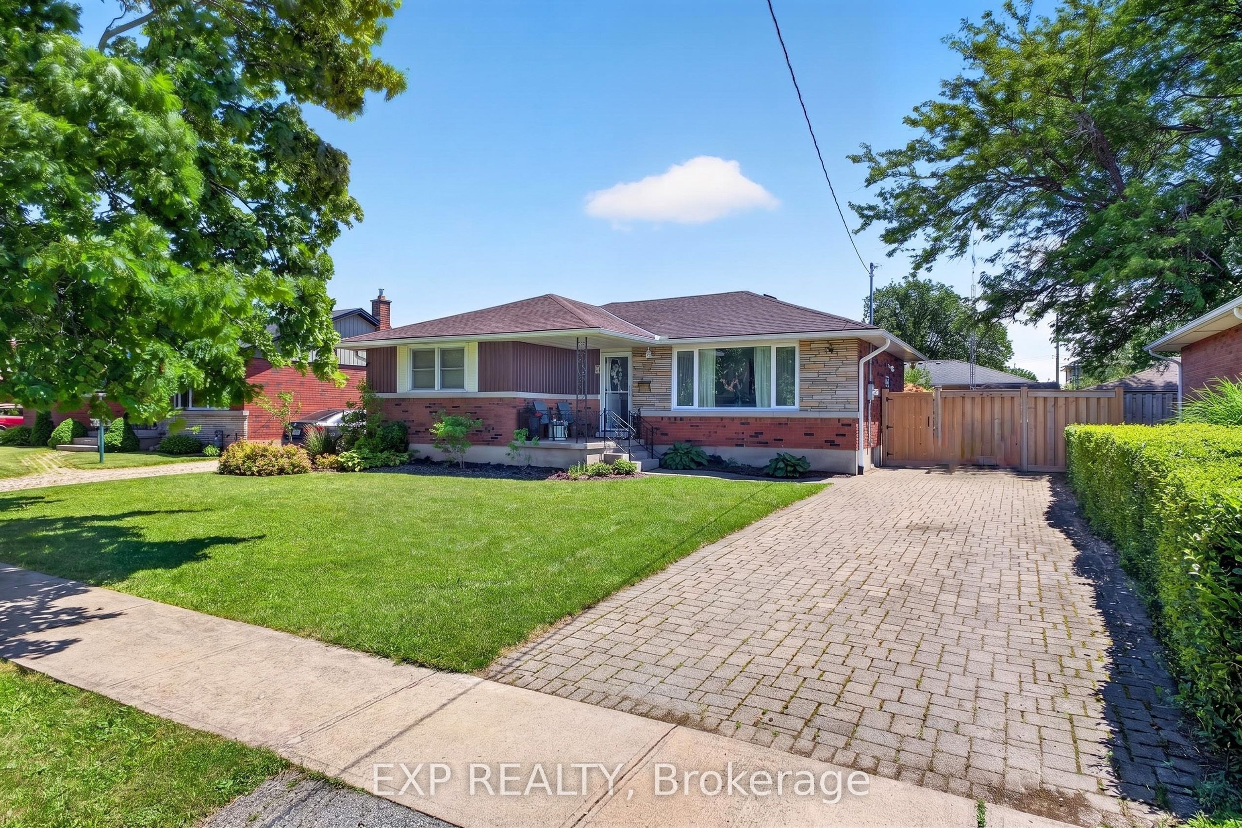 8 Dunraven Avenue, St. Catharines, ON, L2M 6A7