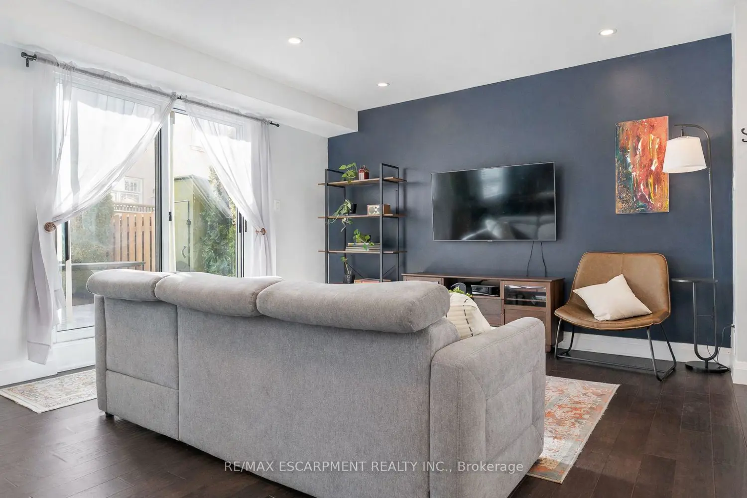 469 Claridge Road 5 photo 4