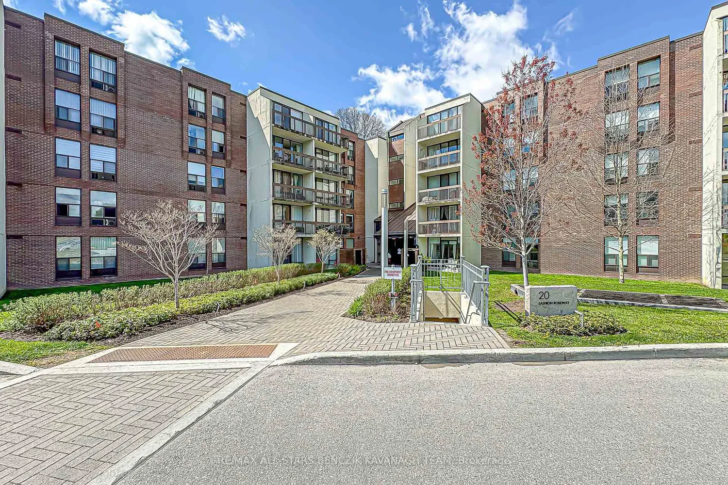 20 Fashion Roseway 408