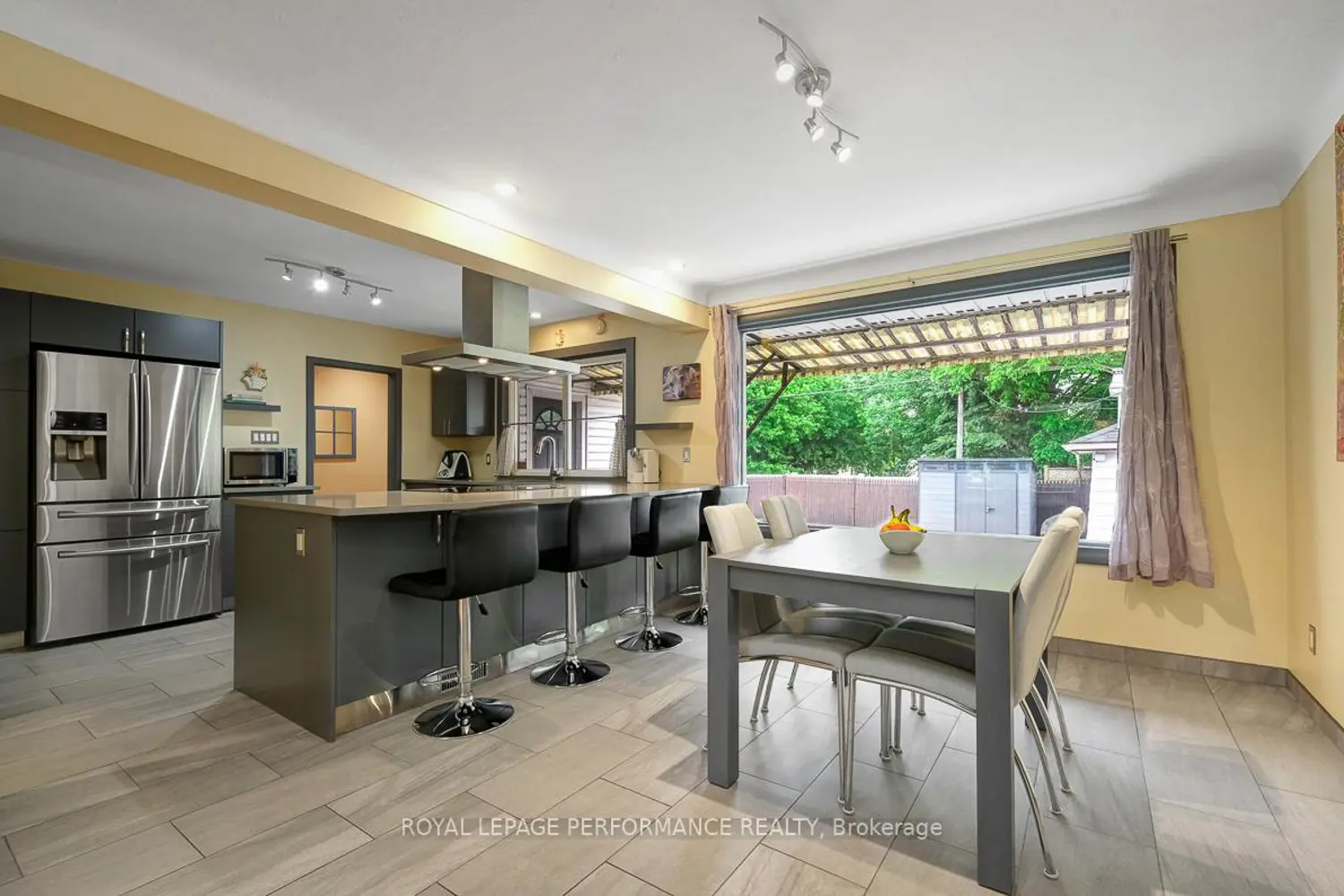 102 Donald Street photo 5
