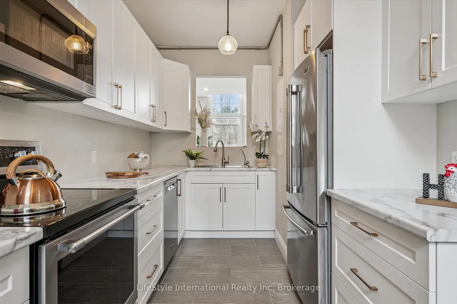 196 Arthur Street 6 photo 2