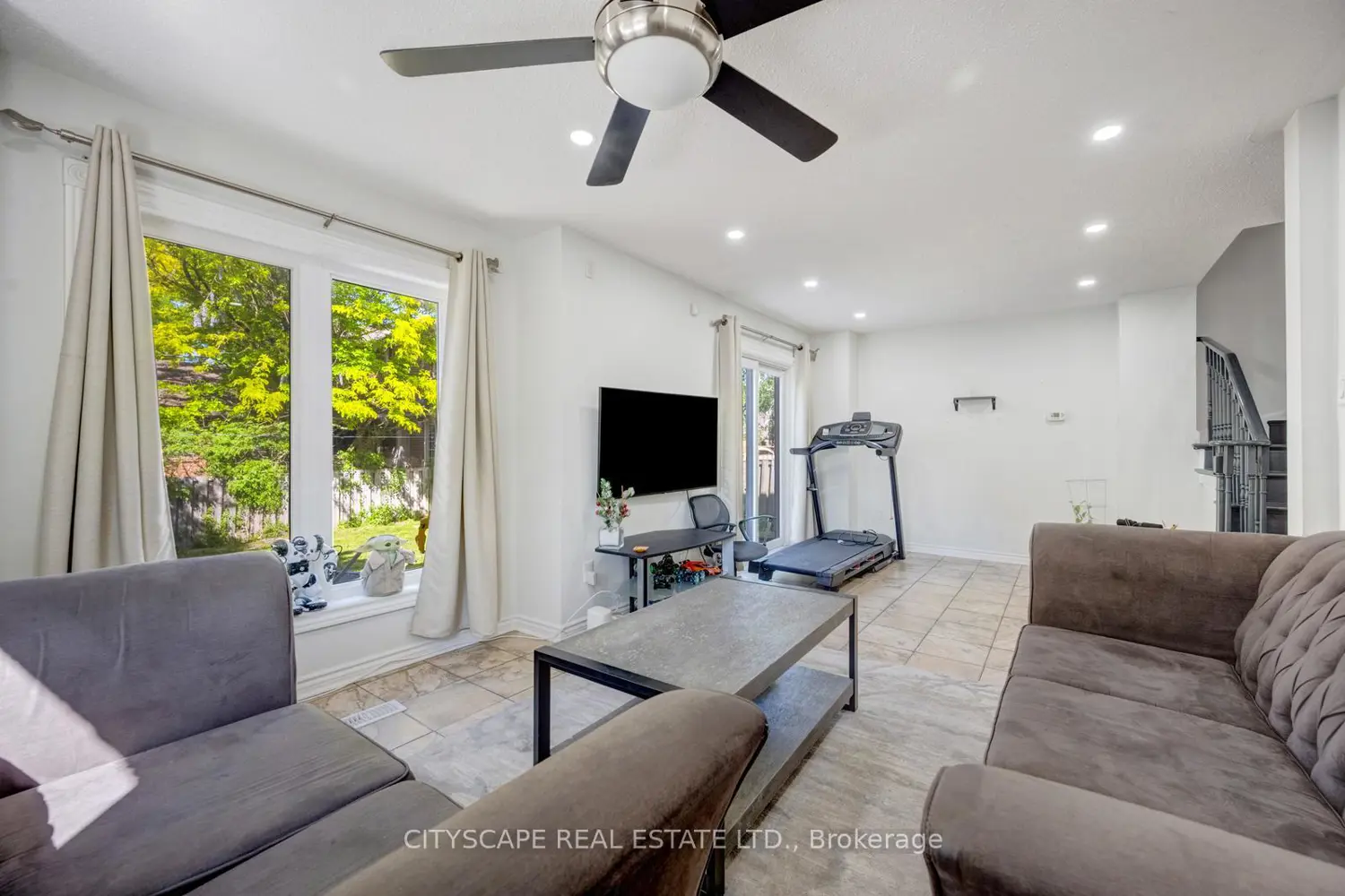 65 Mullis Crescent photo 3