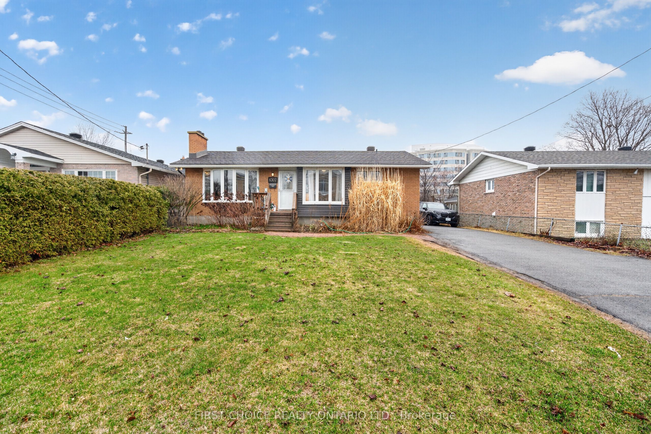 1307 Aurele Street, Ottawa, ON, K1B 3L4