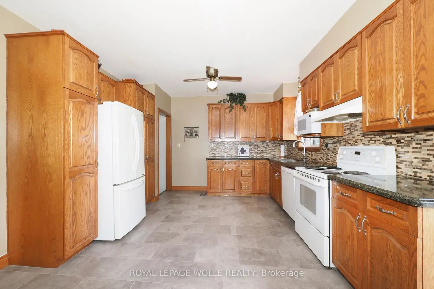 3407 Lobsinger Line photo 4