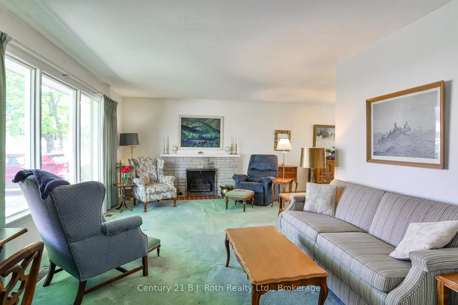 233 Lawrence Avenue photo 4