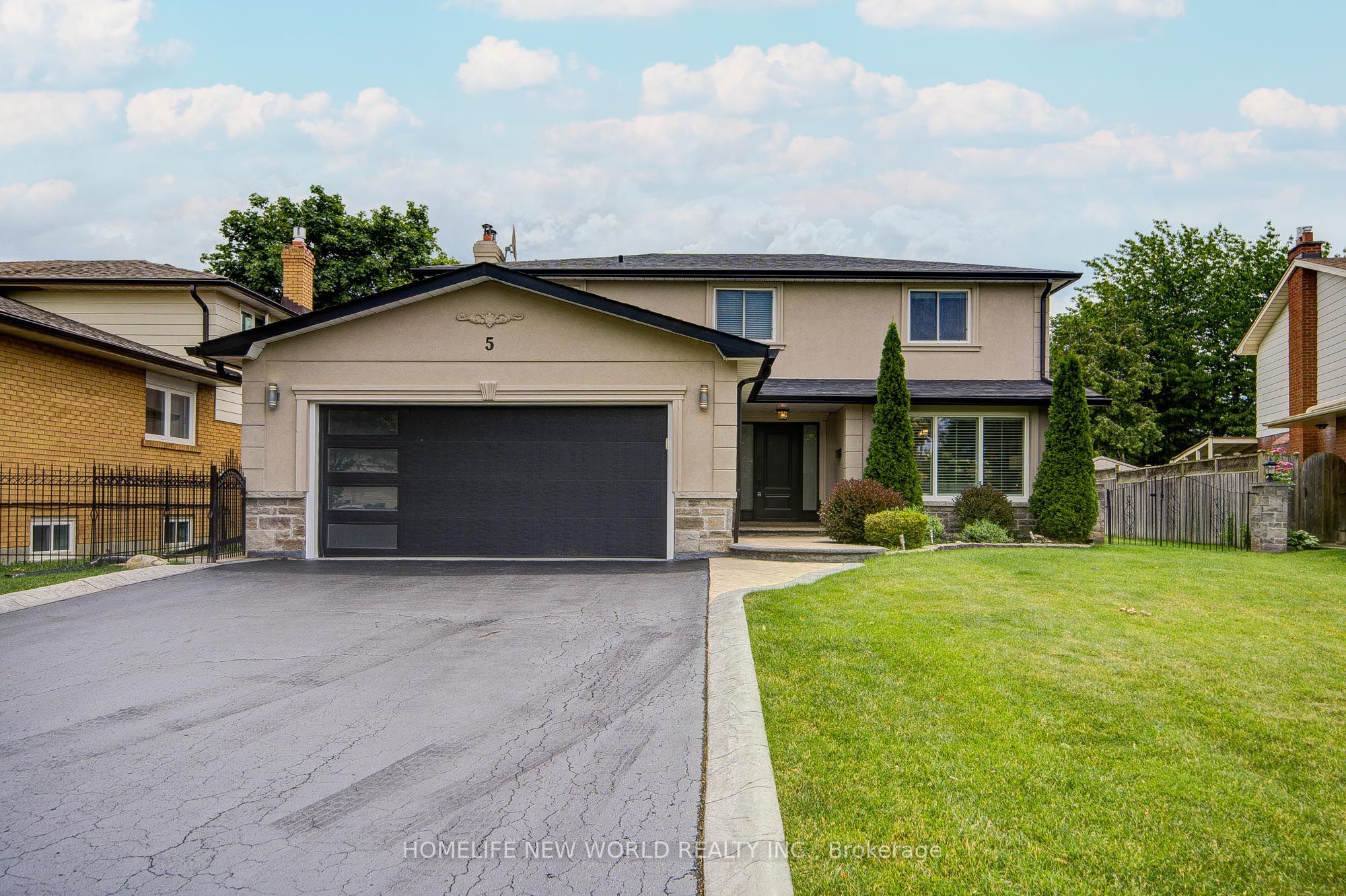 5 Hopedale Court, Mississauga, ON, L5M 2G1
