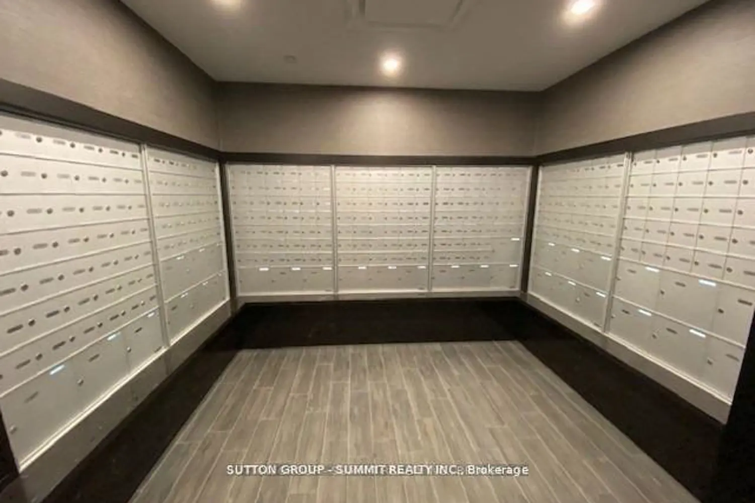450 Dundas Street 617 photo 5