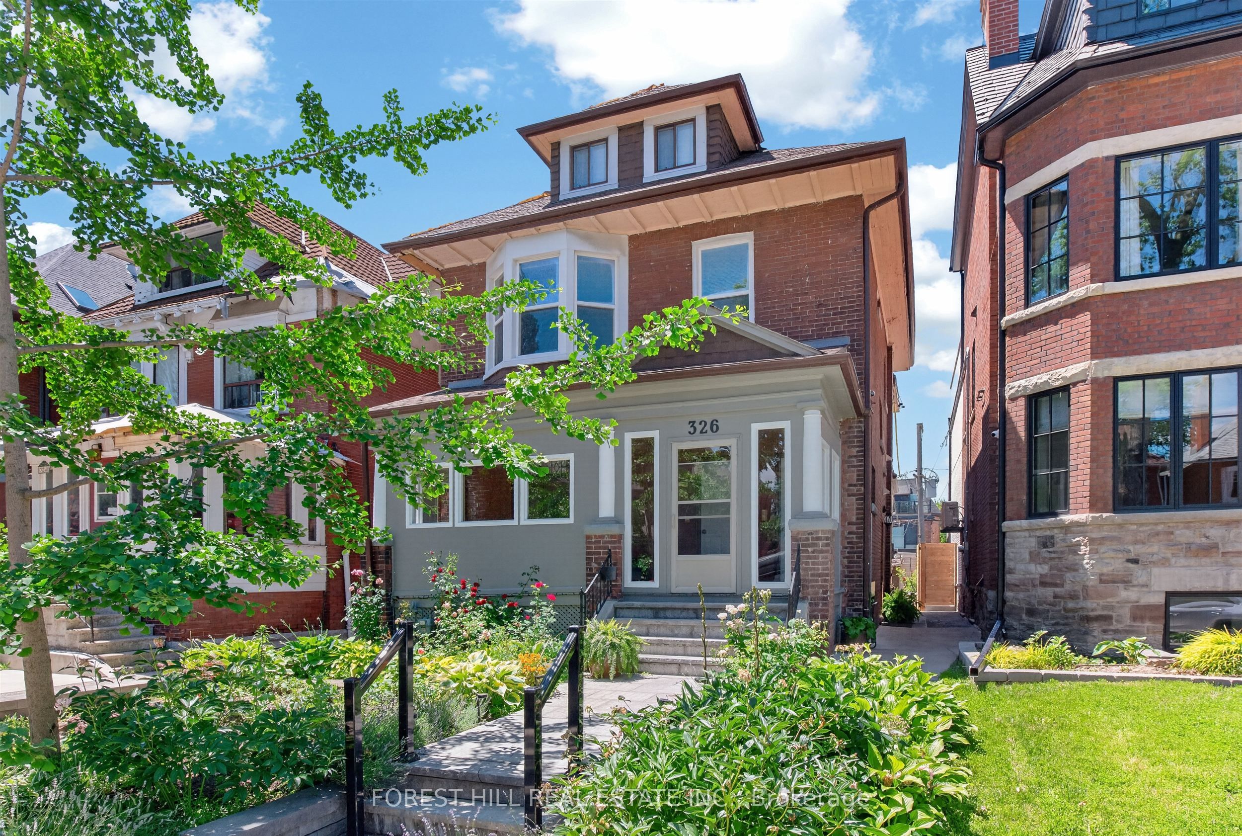 2nd Floor-326 Palmerston Boulevard, Toronto, ON, M6G 2N6