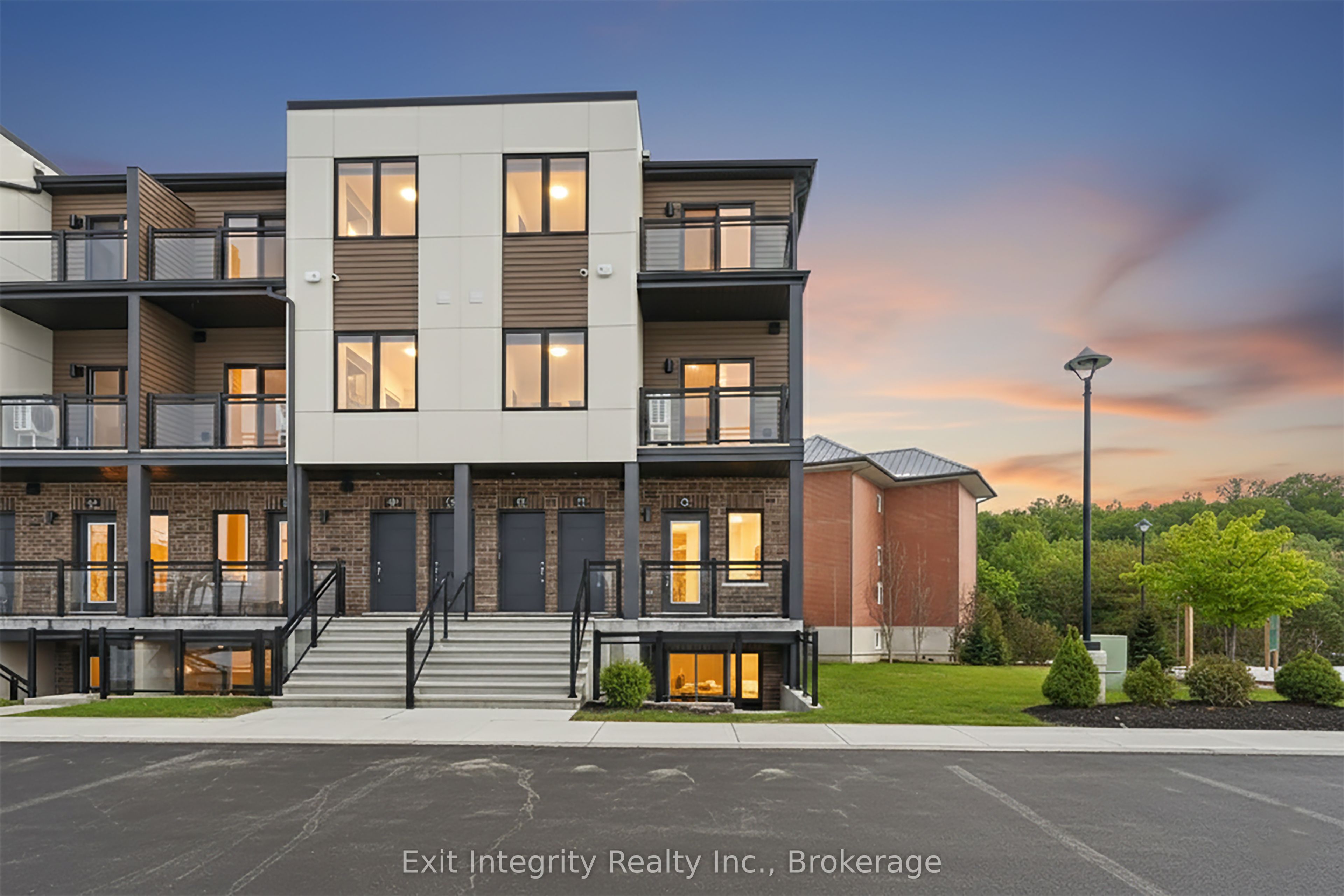 92-42 Lowes Road W, Guelph, ON, N1G 0H6