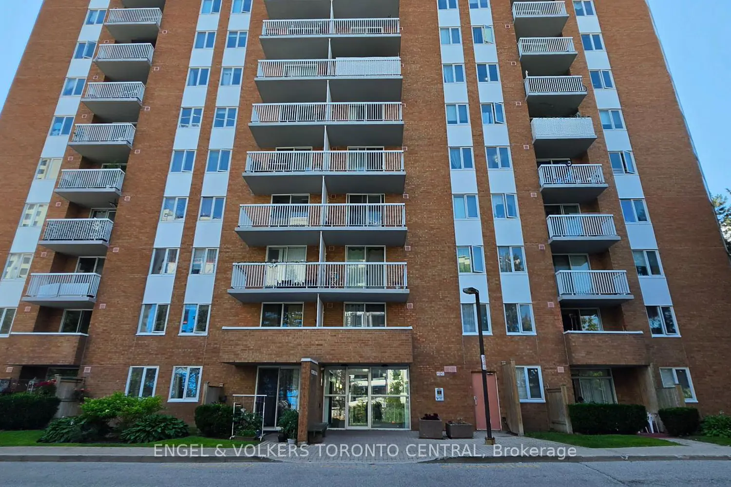 15 Sewells Road 606 photo 2