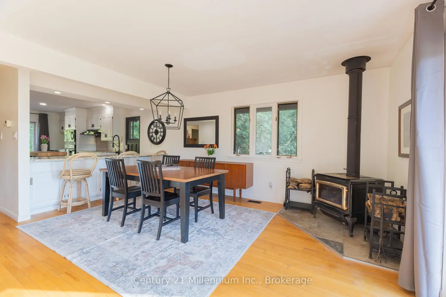 160 Sunset Drive photo 2
