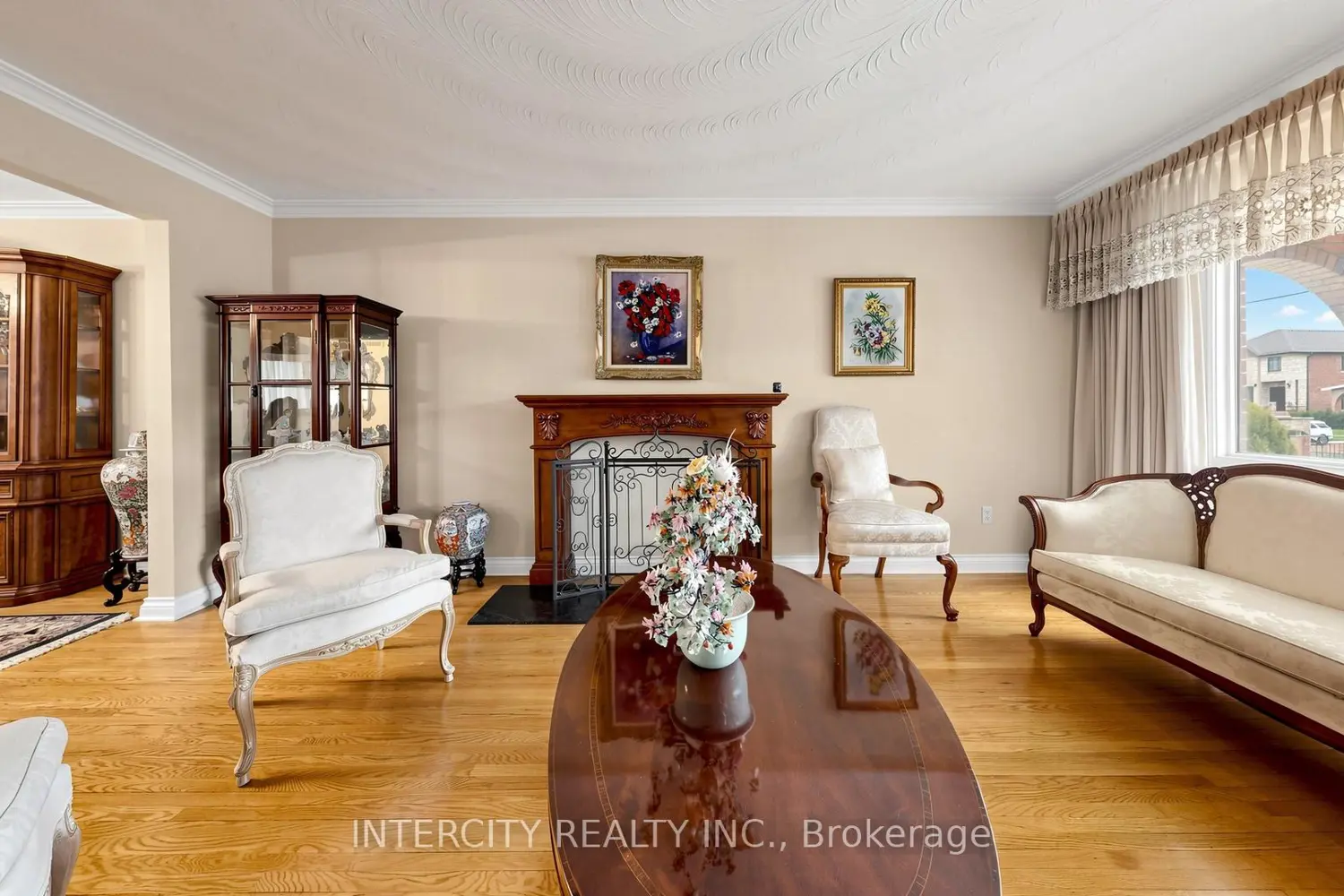 76 Spruce Avenue photo 4