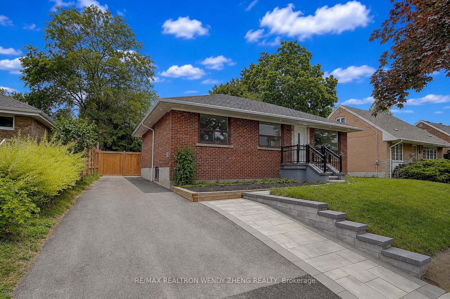 18 Courton Drive, Toronto, ON, M1R 1K8