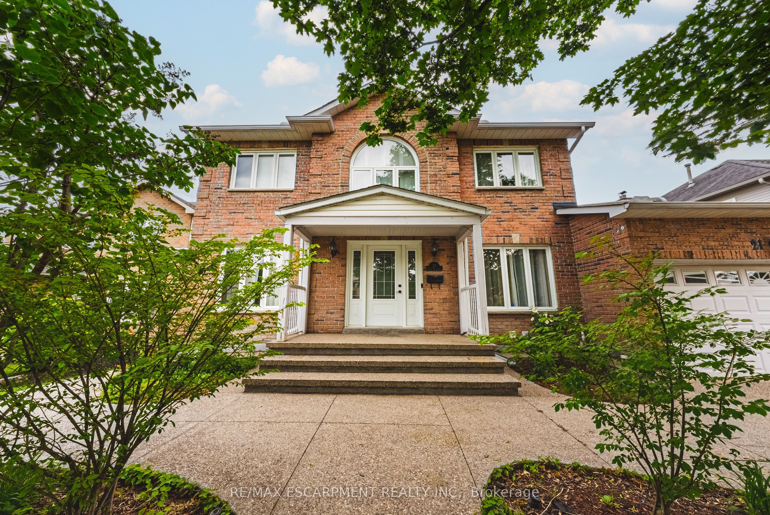 21 Moss Boulevard, Hamilton, ON, L9H 6S3