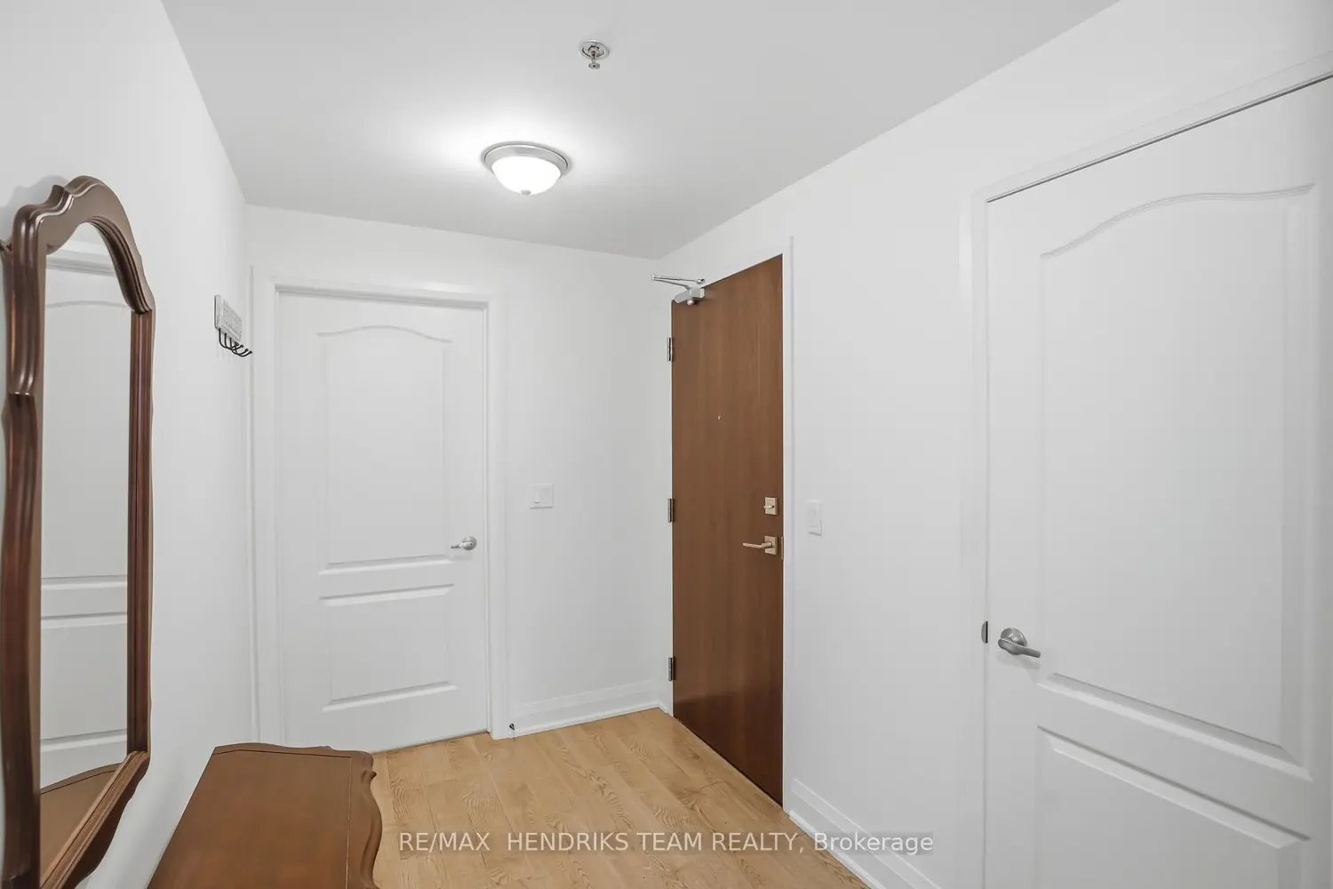 319 Highway 8 304 photo 4