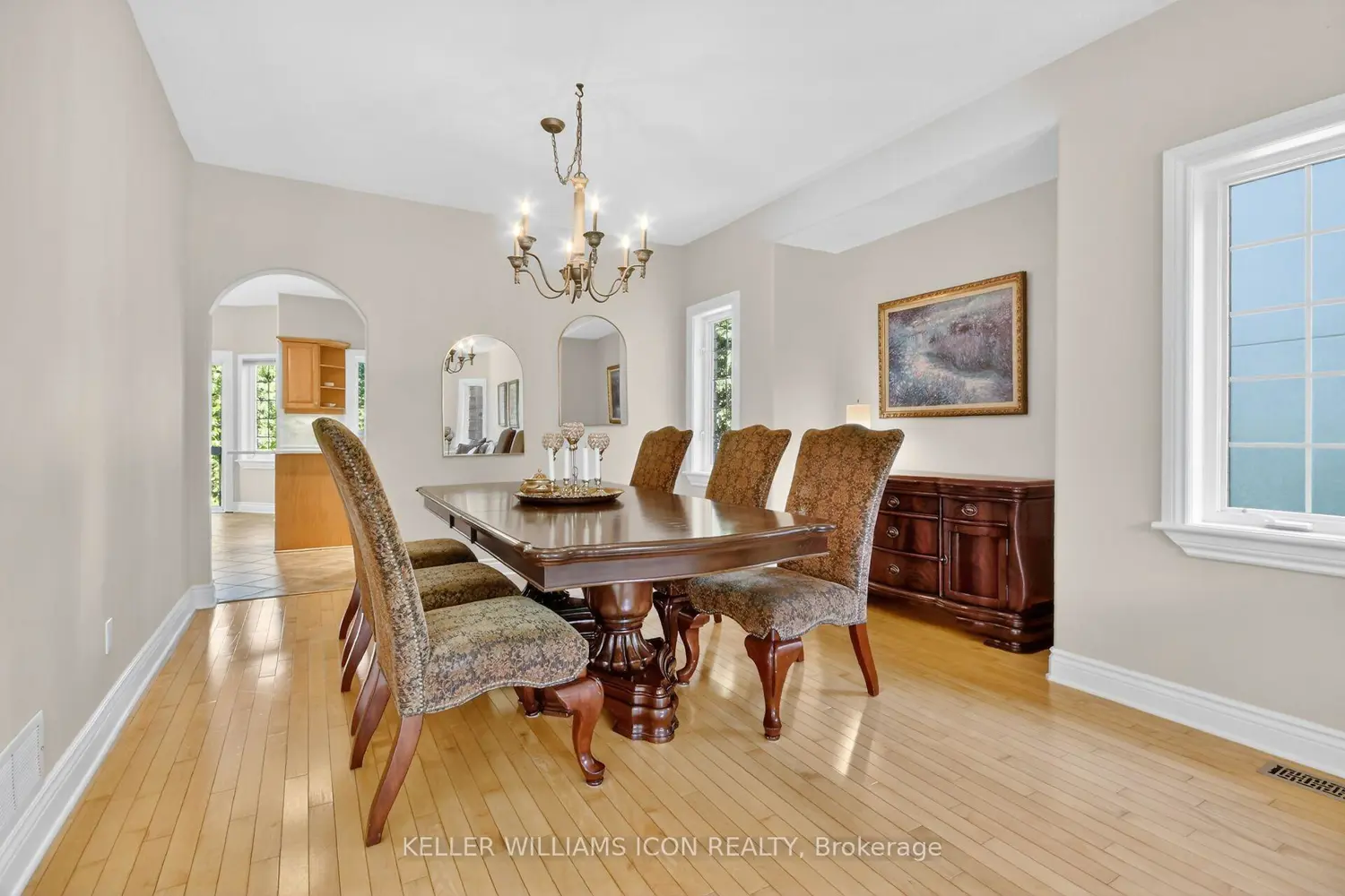 136 Shaughnessy Crescent photo 4