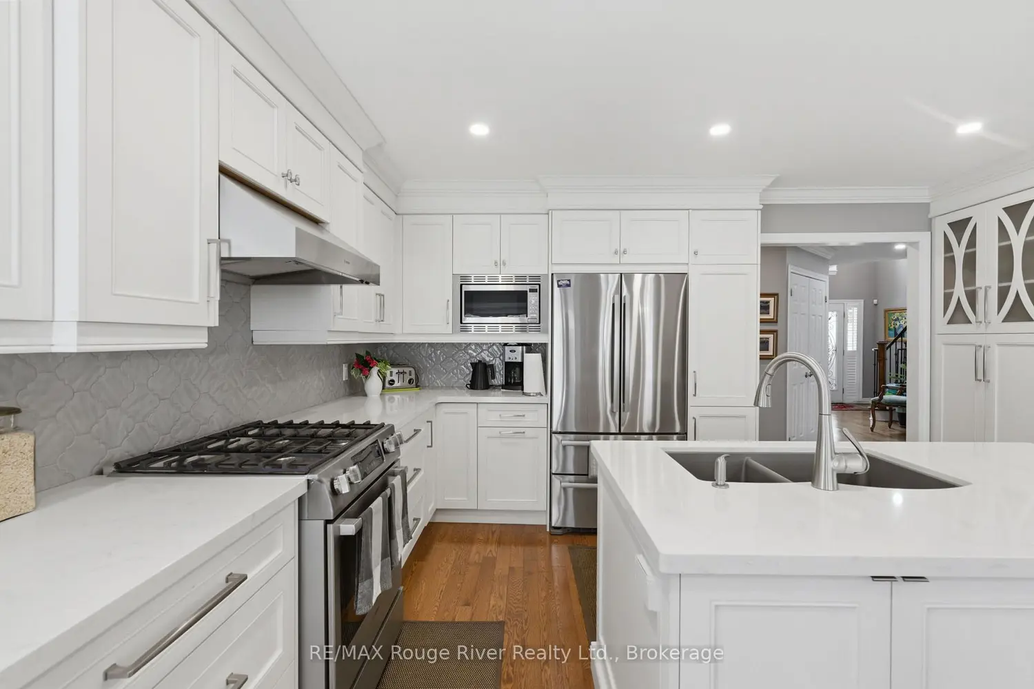 18 Bugelli Drive photo 5