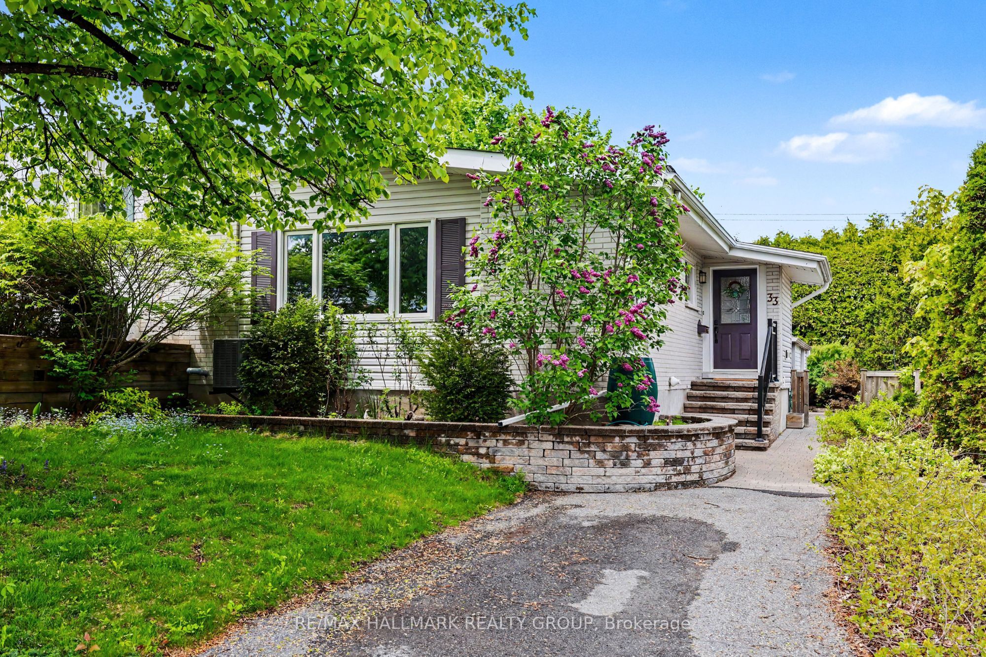 33 Newbury Avenue, Ottawa, ON, K2E 6K7