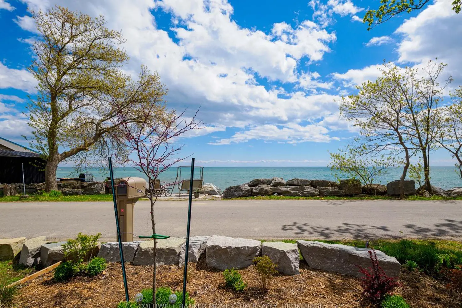 1395 Lakeshore Road photo 4