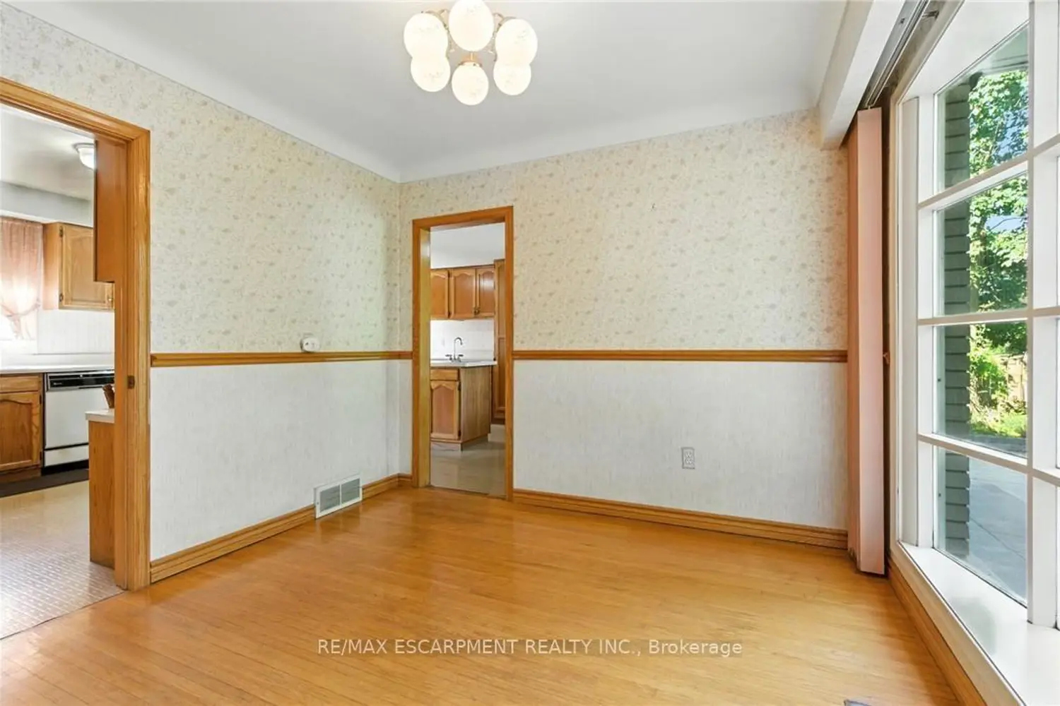 18 Jasper Drive photo 3