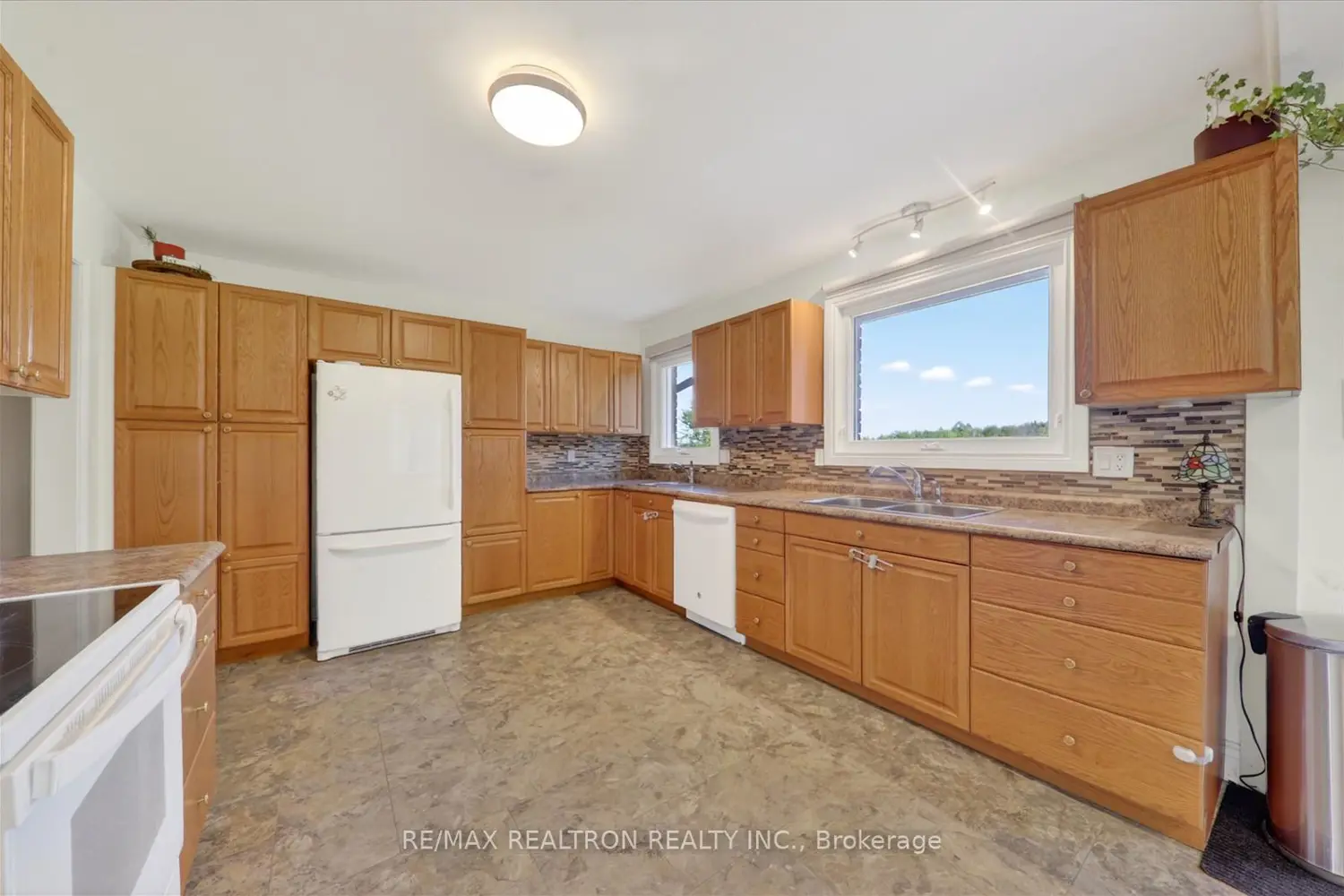 20 Valley View Drive photo 3