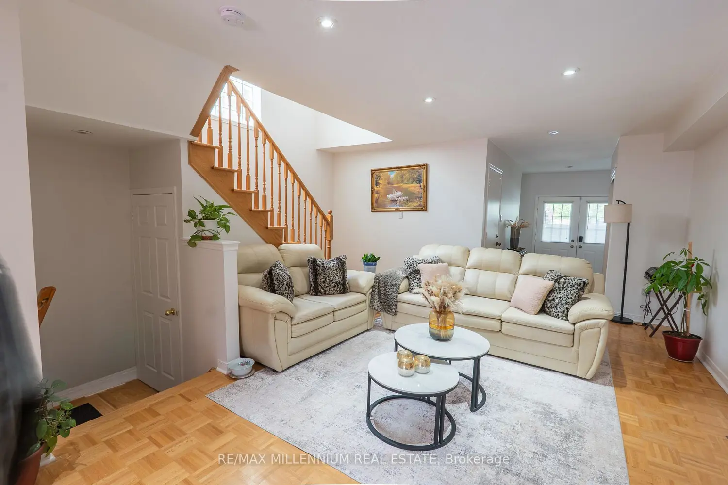 90 Ronan Crescent photo 4