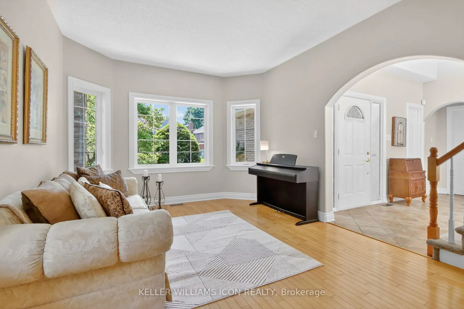 136 Shaughnessy Crescent photo 2